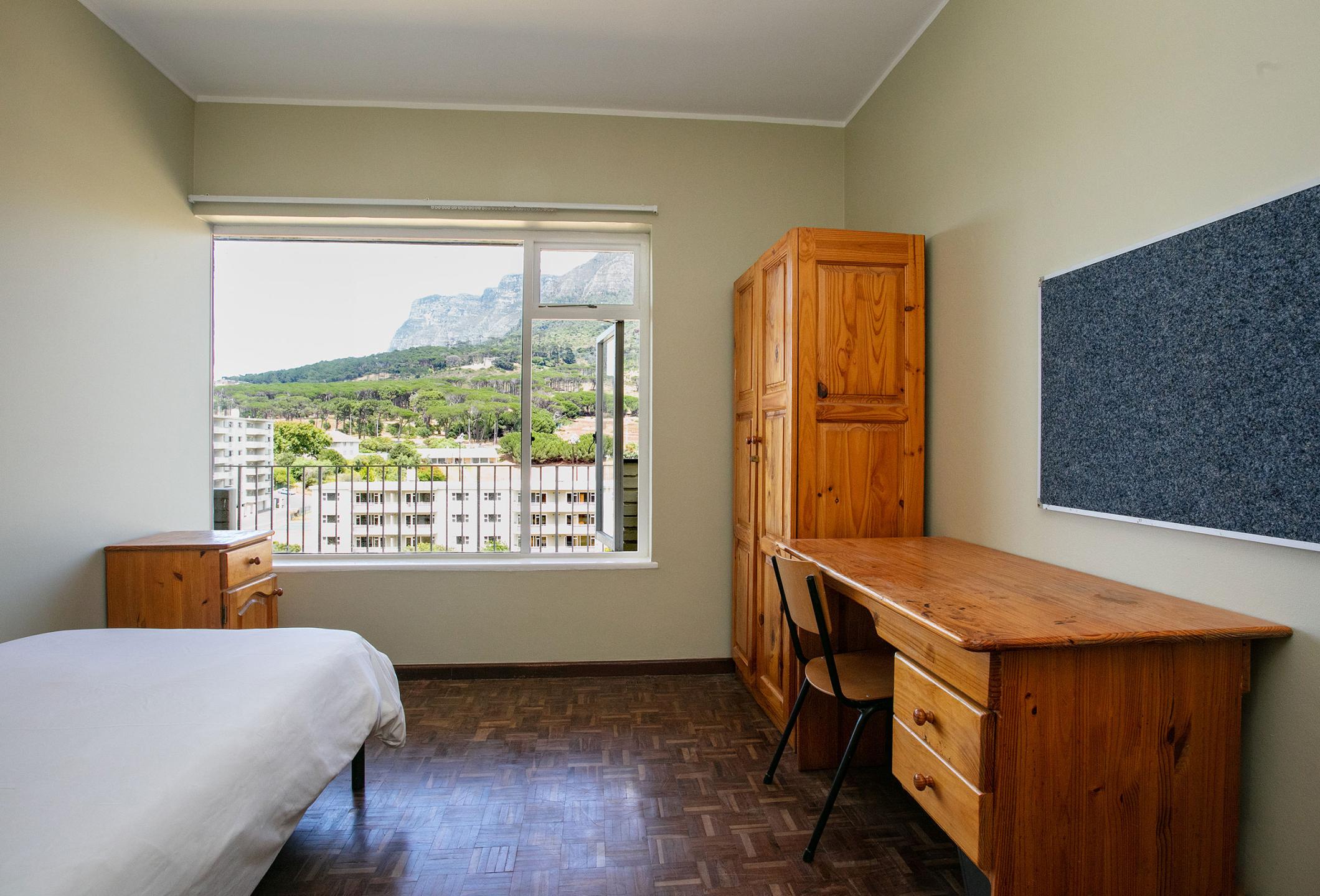 Forest Hill - room
