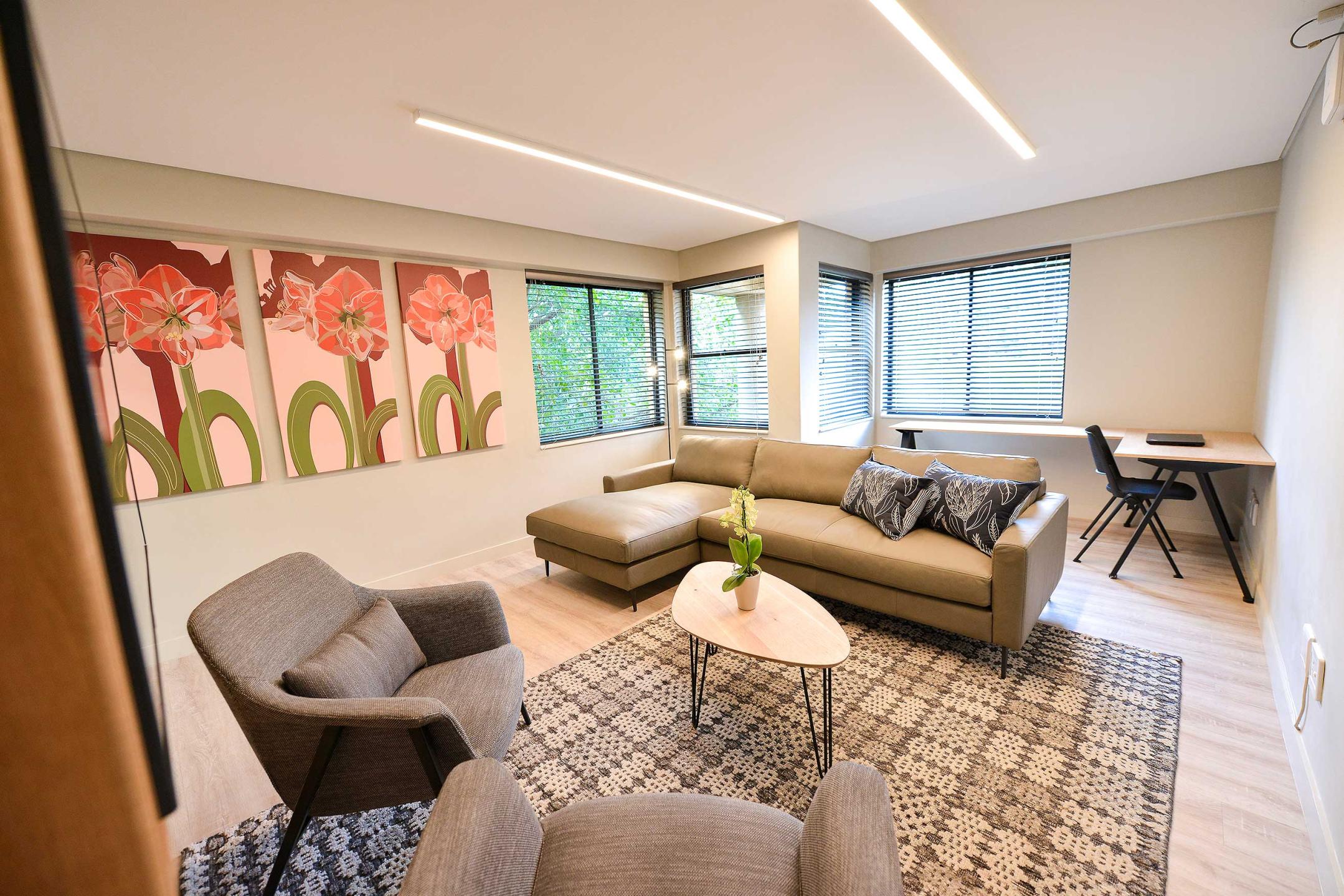 All Africa House: 1-bedroom apartment, lounge